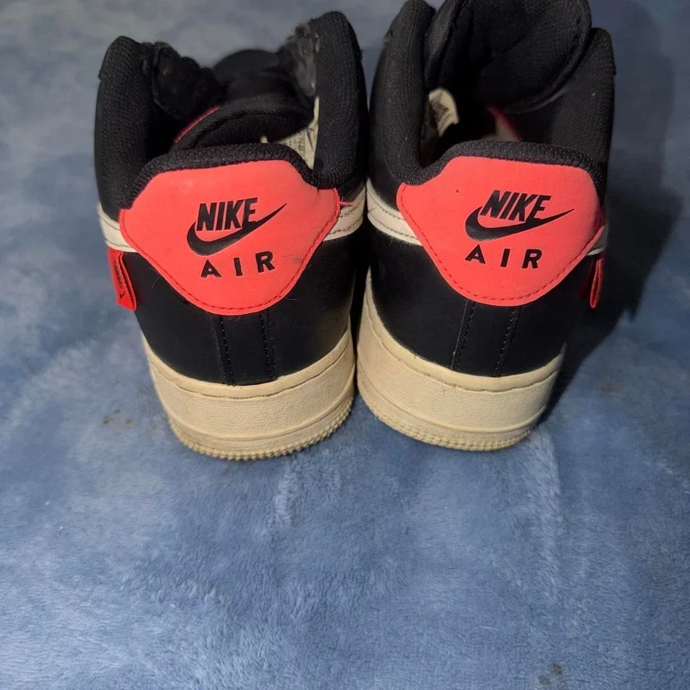Nike Air Force 1 '07 Low Worldwide men US size 8.5 missing shoelaces and insoles